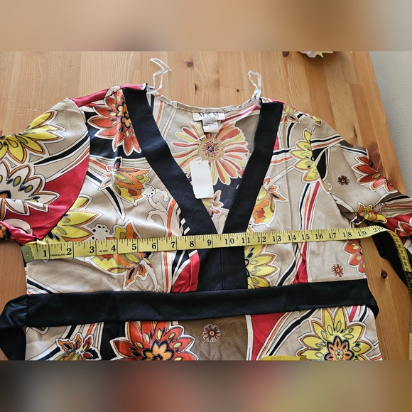 M.K.M Designs -Floral print kimono style top with bell 3/4 sleeves Size M/XL - Picture 7 of 9